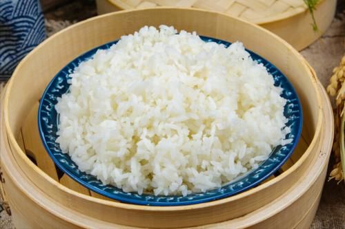 窍门|煮米饭，不要直接加水下锅，牢记2窍门，大米香喷喷的，软糯清甜