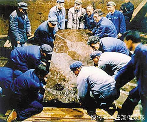 土夫子&马王堆墓发现一神秘漆盒,却差点被扔掉,打开后21部逆天古籍