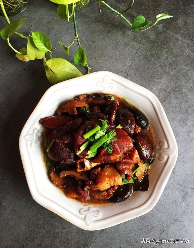 猪蹄煲|入秋转凉，这道菜可以安排啦！20元一斤，炖一炖滋补又馋人，香