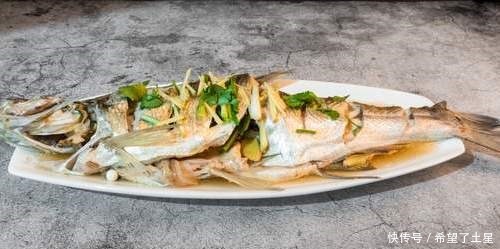 换成|做清蒸鱼时,把料酒换成这味料,肉嫩无腥味,鲜上加鲜味道好