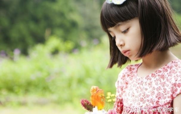 父母|女孩几岁来月经才正常过早或过晚可能都不好，家有女儿的要知道！