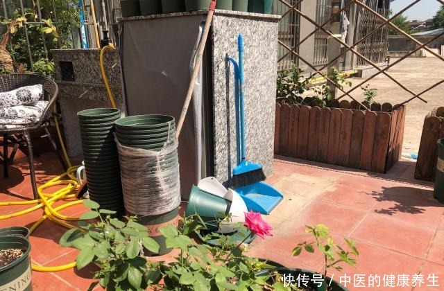 有露台的房子不仅可以做花园，晒衣服晒被子也很实用，邻居超羡慕！