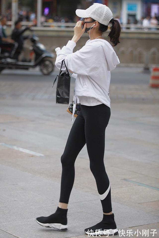 打底裤 优雅气质的打底裤可是必备品,才能减少刻板感觉,尽显霸气