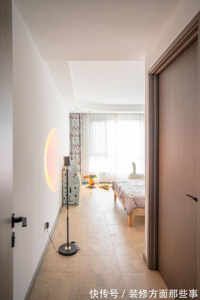 卡通|200㎡的海景大平层,同一空间中,兼具沉稳大气、时尚跳跃