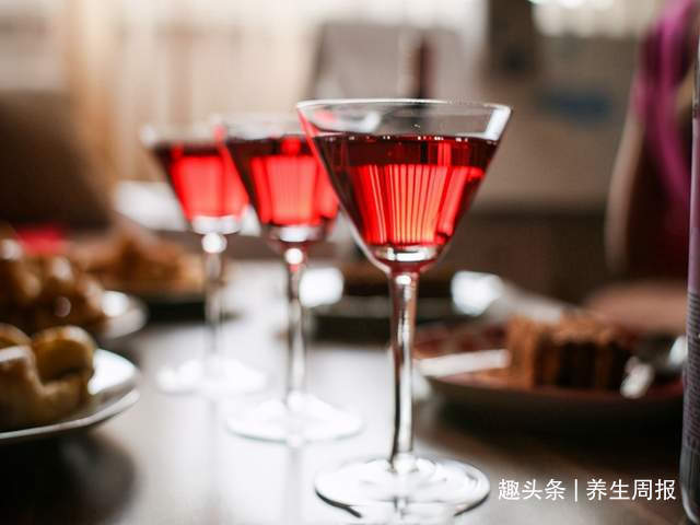 肝细胞|家里有肝不好的人，4种食物请早点扔掉，少吃即养肝，肝脏很轻松