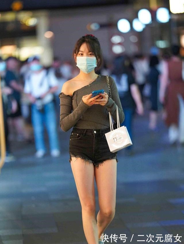 搭配 打底裤活力满满,简单搭配就能让造型美感进阶,显得瘦高!