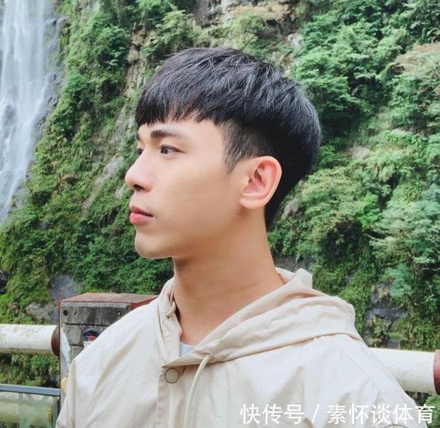 发型|男生留“背头”发型太油腻,2021剪这些清爽发型,阳光又帅气