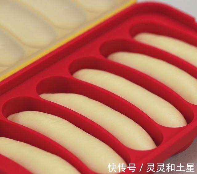 低筋面粉|夏天做面包,2个动作10分钟揉出手套膜,面包松软蓬松一次就成功!