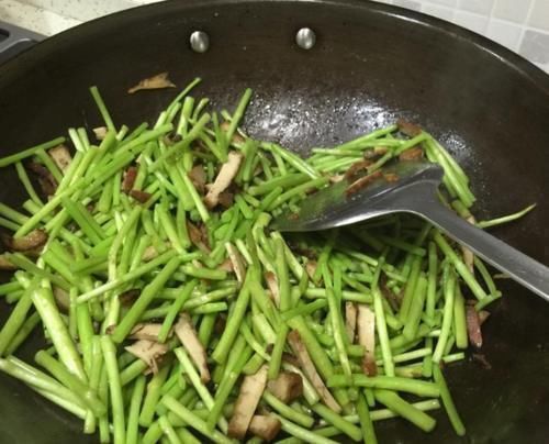 美味|这菜比黄瓜刮油，等于“天然泻药”，清脆美味，口臭没了，越吃越瘦