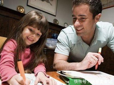 乘客|地铁上,陌生女乘客靠爸爸肩膀睡着,宝宝这一反应让人忍不住笑