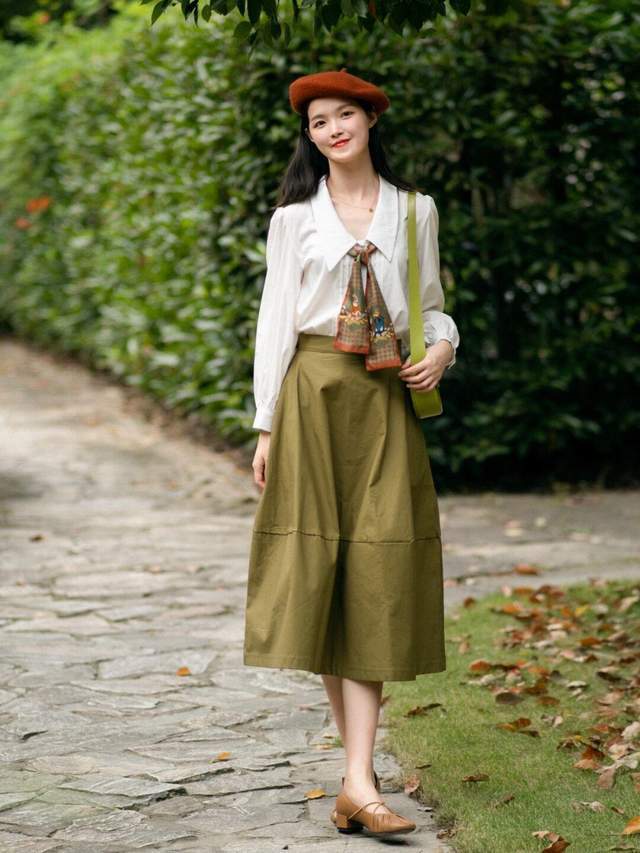 衬衫|秋天怎么穿才高级洋气,红色衬衫+牛仔裤,基础款搭配也漂亮大方