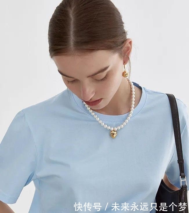 卡其色|2021流行穿这两个颜色，显白又高级，太圈粉啦！