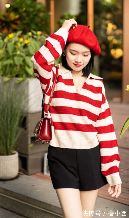 搭配 秋天别总穿大地色,经典“红+黑”更显白显气质,黄黑皮有救了