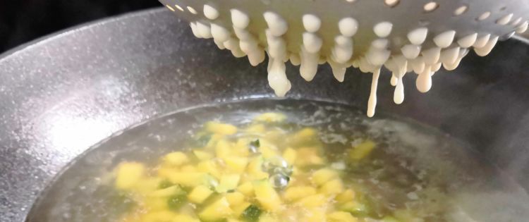 均匀|做了几十年的疙瘩汤,才知道个办法颗粒均匀,口感也更好