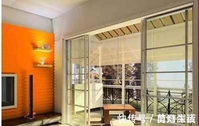 阳台门|阳台万万不要装推拉门,有钱人就不会这样做,后悔我家装太早了
