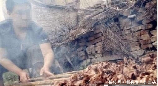 羊肉串|小伙吃羊肉串,不听老板劝告,烤好以后,“后悔”也来不及了