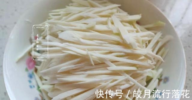 真鲜|入秋后，少吃茄子青椒多吃它，皮肤不好的人多吃点，炒着吃真鲜呀！