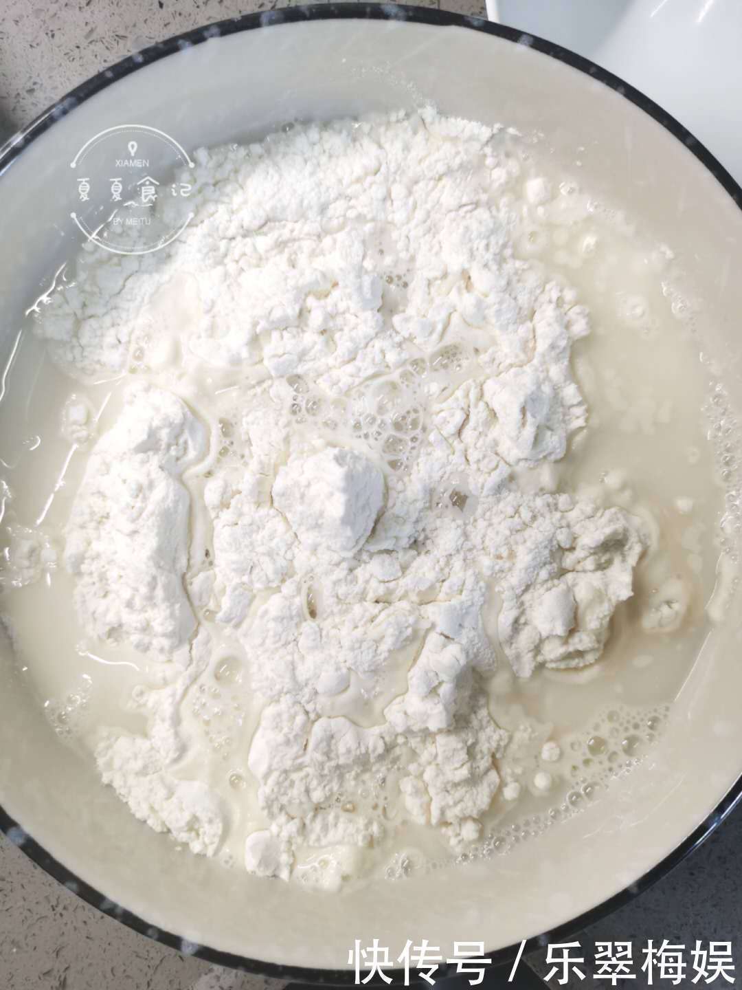 榨菜|儿子最爱吃这早餐，不用揉面，搅一搅就能煎，柔软嫩滑，超好吃！