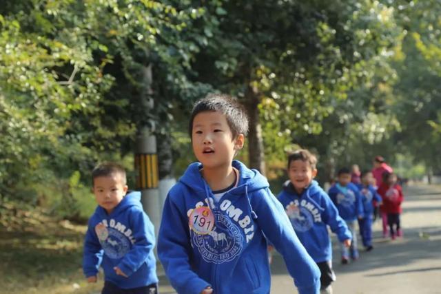 课本!“我妈三天没揍我了”小学生课本涂鸦走红,网友:除了学习啥都行