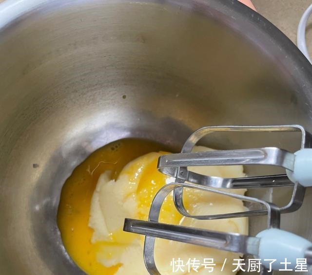 搅拌均匀|泡芙还在吃奶油的,来试试冰淇淋版,入口冰凉又软嫩,奶香十足!