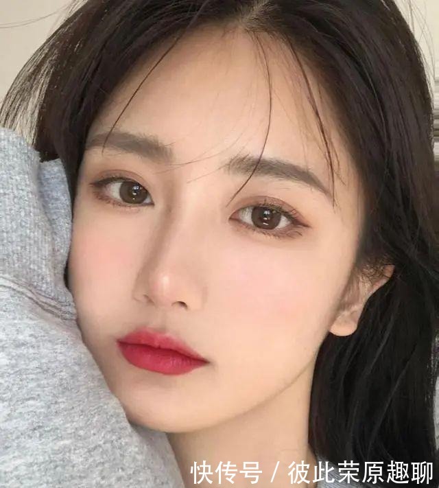 眼妆|“又纯又欲”的妆容画法关键是这几点,手残党也能让妆容提升一倍