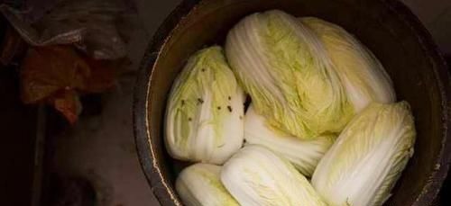腌酸菜我有窍门,记住这3点,酸菜不起沫不长白,放一年也不坏