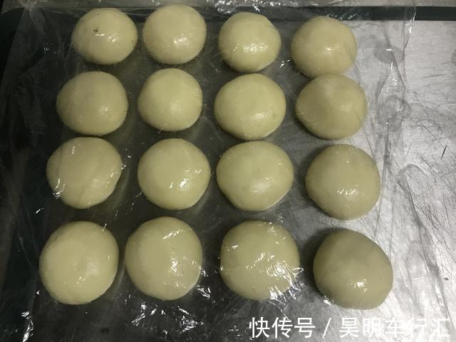 做酥点不用猪油也能酥掉渣,咬一口满嘴香,放三天不变样,吃不够