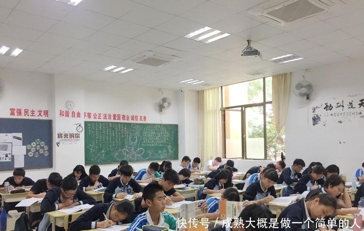 班主任：教室座位真有分＂学霸区＂和＂学渣区＂，不妨对照下你娃