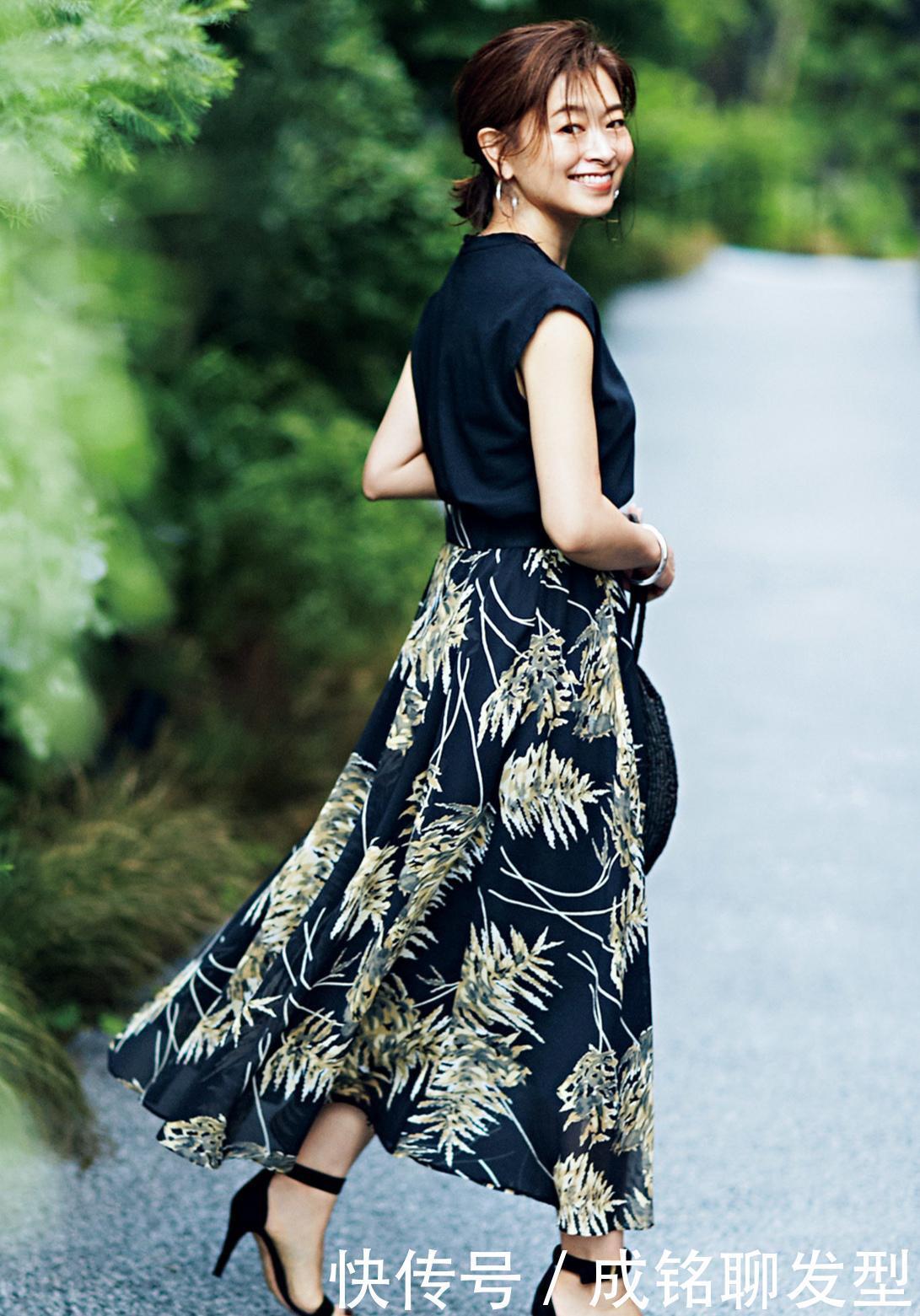 女人味|今夏“印花半身裙”超火,洋气百搭又显气质,时尚减龄又有女人味