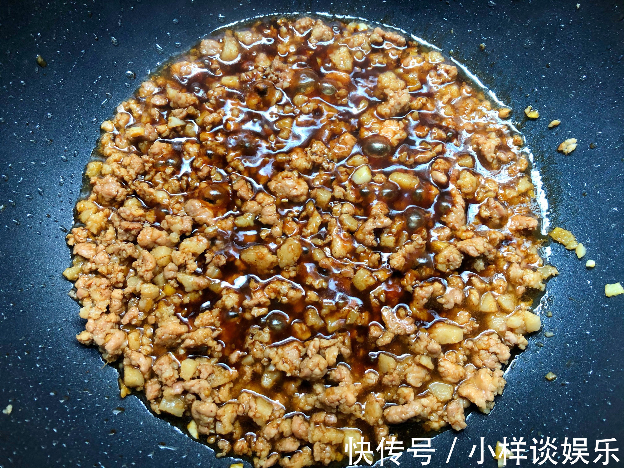 女儿就好这一口，几天不吃馋得慌，酱香浓郁，好吃到舔盘