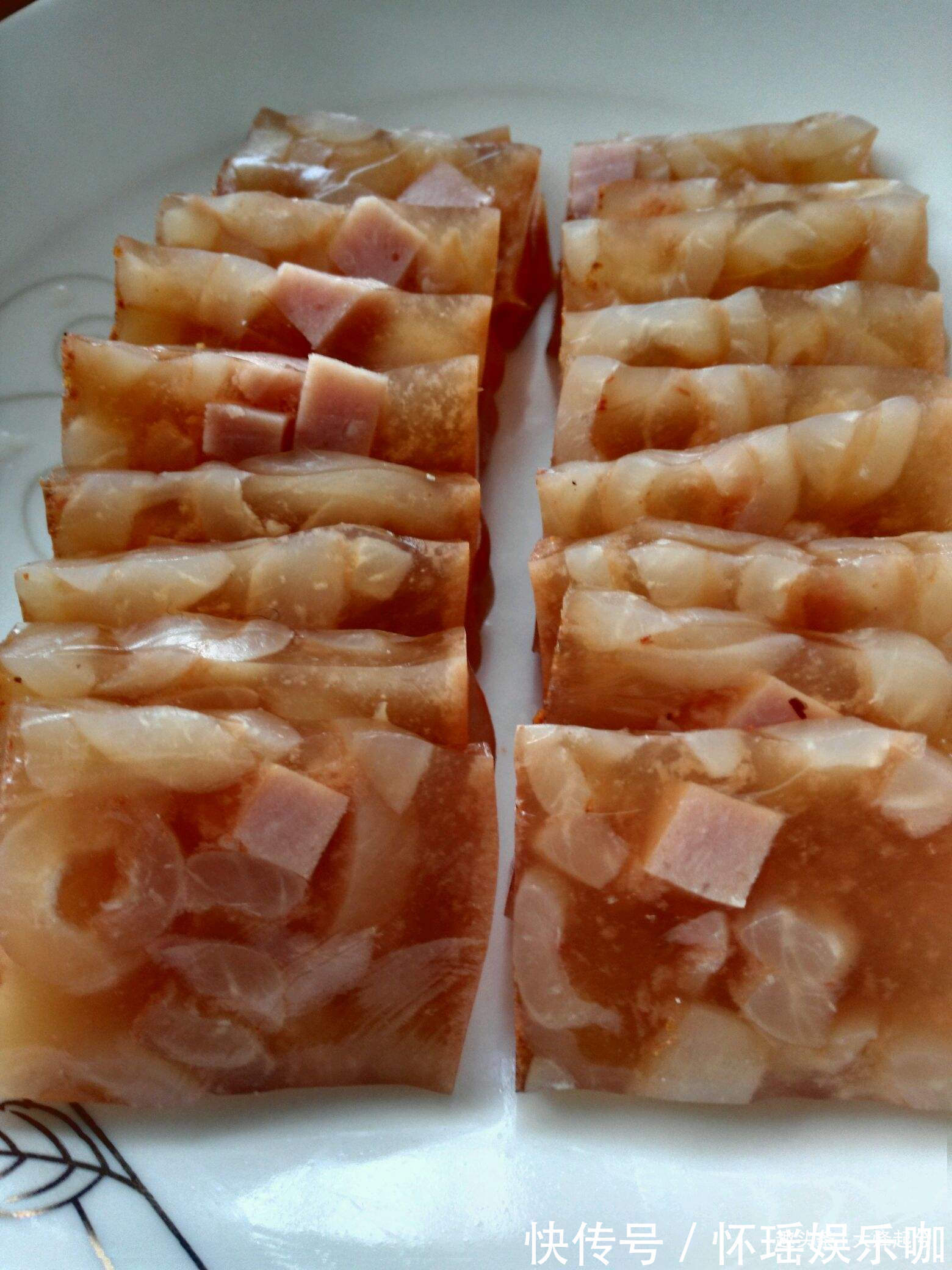 做法|肉皮冻做法，1煮2刮3洗4熬，无任何添加，不腥不腻，晶莹剔透