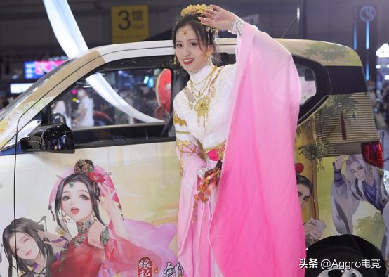 展会|请了一群“车模”玩COS?BW最个性的展台,有人花1个小时找它