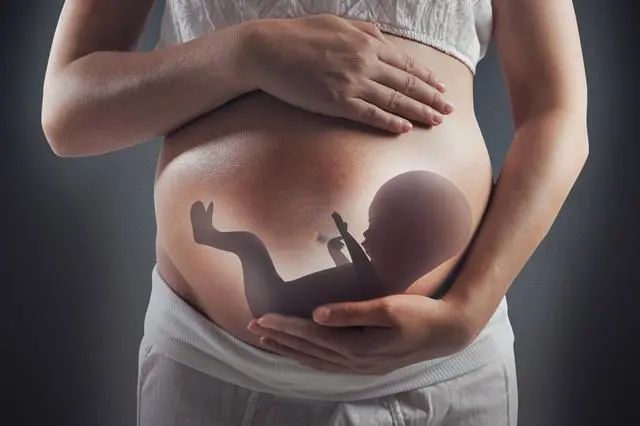 妈妈|胎儿在孕妈肚子里抖动是怎么回事可不是你以为的胎动，别弄错了