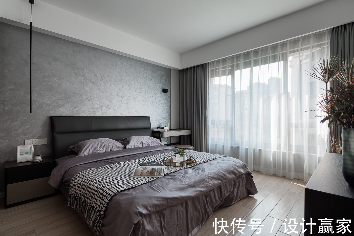 女主人|125㎡简约四居,黑白灰+暖色,一眼就爱上,无以复加