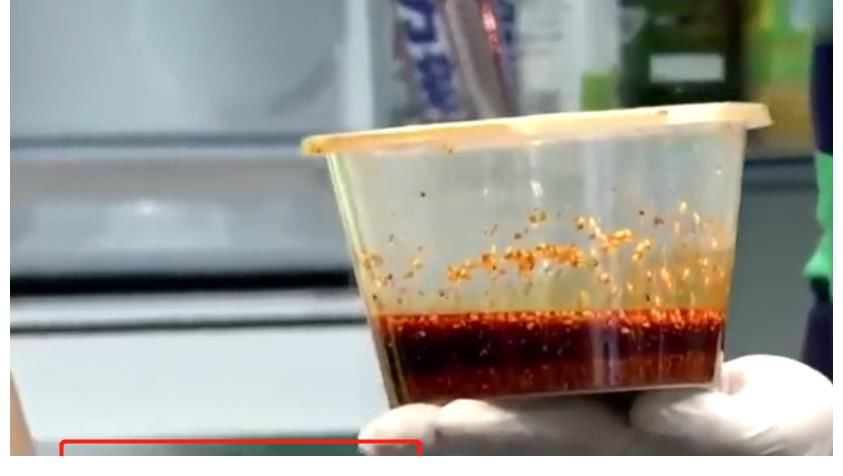 小技巧|撒贝宁用刀剥蒜！刀面压蒜手握拳重锤，惊得身旁众人直呼：小心手