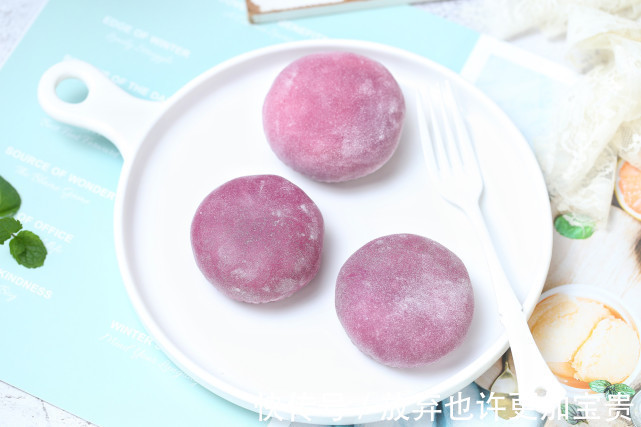 风靡朋友圈的网红小甜品，没有烤箱也能做，软糯香甜一口气能吃仨