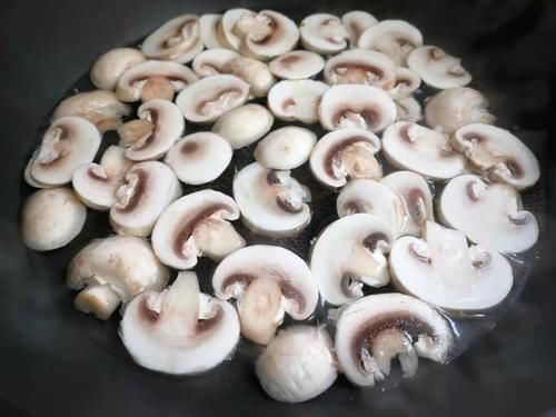 蘑菇|这菜是唯一含维生素D的蔬菜,虽然贵但营养极高,老人小孩都爱吃