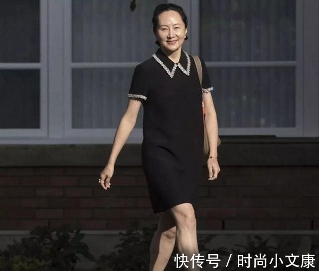 老公|孟晚舟老公低调又帅气,穿灰色西装默默护妻,用行动体现男人的担当