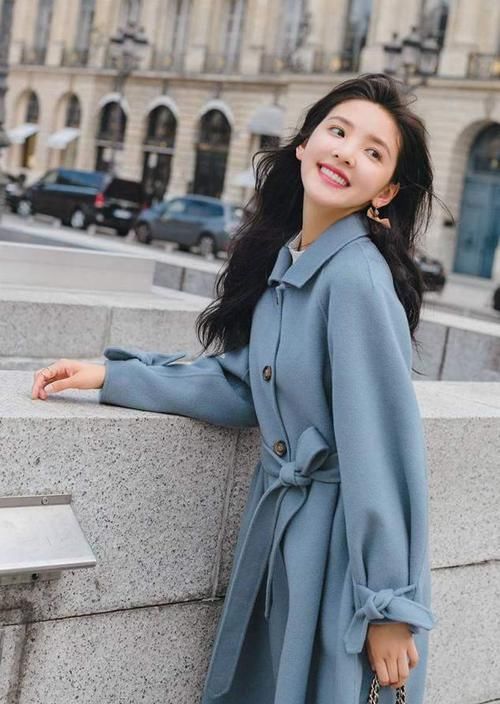 穿大衣时只知道选卡其？2021“流行色”来了，显白气质还高级