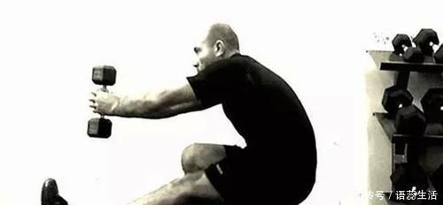 上半身|单腿深蹲怎么练？每天练这几个动作，单腿深蹲很快就学会了