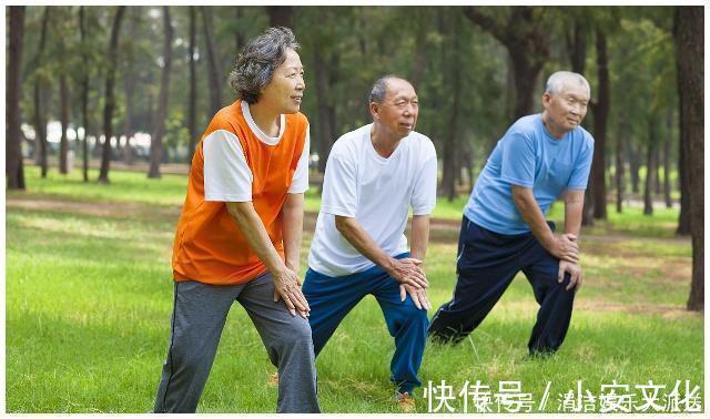 中老年人|为什么有的人老年斑“密密麻麻”,有的人却很少今天知道原因了