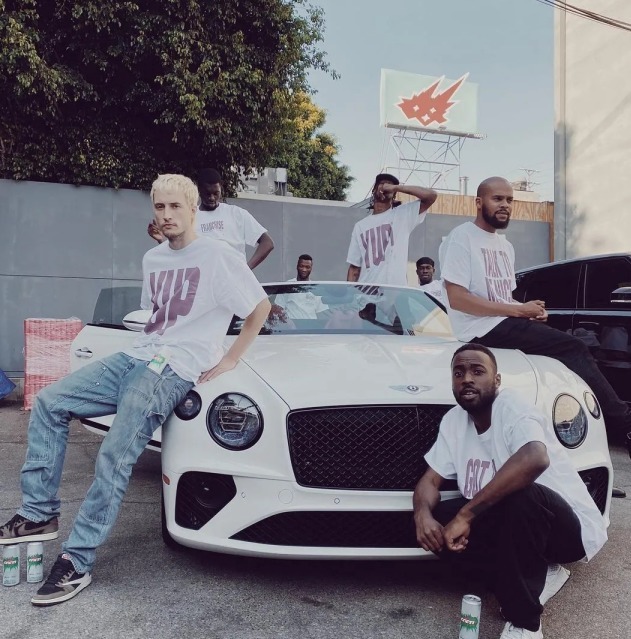 潮流|学会2020年最新穿搭, 用叠穿和套装引领时尚, 不做潮流克隆人