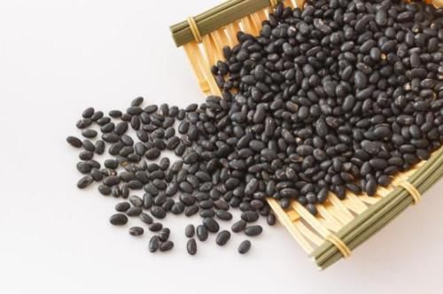 骨骼|骨疏松的“加速器”找到,并非小米,医生提示:“2黑”尽量少吃