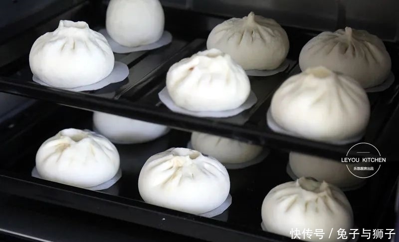 纯素馅大包子,比肉馅的汤汁丰富,吃着更香