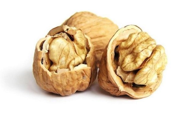 不饱和脂肪酸|吃核桃护心脑血管,营养师提醒:1种核桃别吃了,会增加癌症风险