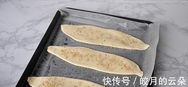 面粉|这样做的早餐饼,无需发酵易操作,酥脆咸香太好吃了!