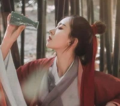 鼻腻鹅脂 女孩子脸上有“3特征”,是罕见的“古风脸”,看你适不适合穿古装