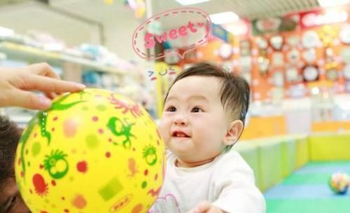 东西|带孩子去超市,妈妈故意空手而归,宝宝的反应都长在“笑点”上