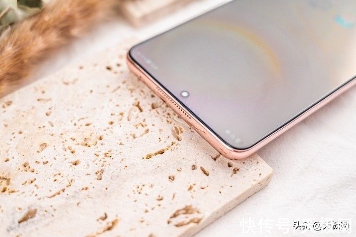 直屏|荣耀X30外观体验：比iPhone 13还窄的超窄边框