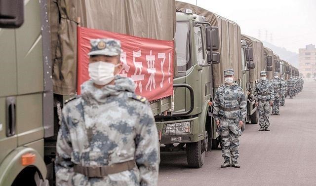 印军|班公湖刮起鹅毛大雪！我新一代防寒服果然厉害，而印军快扛不住了